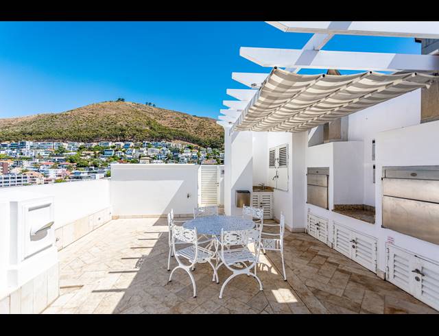 2 BEDROOM APARTMENT TO LET IN SEA POINT